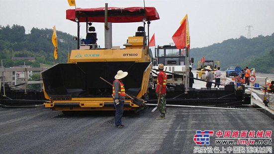 中大機(jī)械：不走尋常路 傳承匠心成就中國(guó)公路攤鋪專(zhuān)家